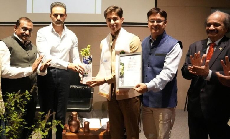 Adi Chordia received the Paryawaran Gaurav Puraskar award at the17th edition of ‘Paryawaran Puraskars’, organised by The Environmental Club of India & Maharashtra Pollution Control Board (MPCB), in Pune recently.