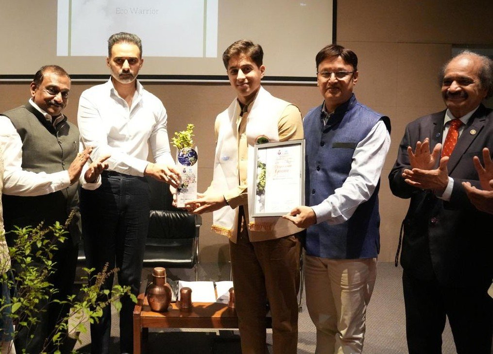 Adi Chordia received the Paryawaran Gaurav Puraskar award at the17th edition of ‘Paryawaran Puraskars’, organised by The Environmental Club of India & Maharashtra Pollution Control Board (MPCB), in Pune recently.